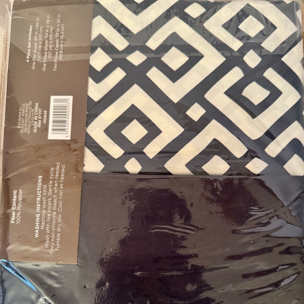 COMFORT BAY FULL SHEET SET New in Package Navy and White design - Picture 2 of 6